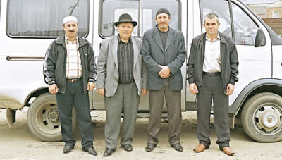 Частные перевозчики Ингушетии: (слева направо) Башир Хаматханов, Макшарип Манкиев, Мустафа Аушев и Исропил Итазов уверены, что лучше работать сообща