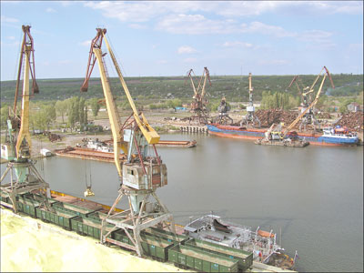 Усть-Донецкий порт увеличивает грузооборот
